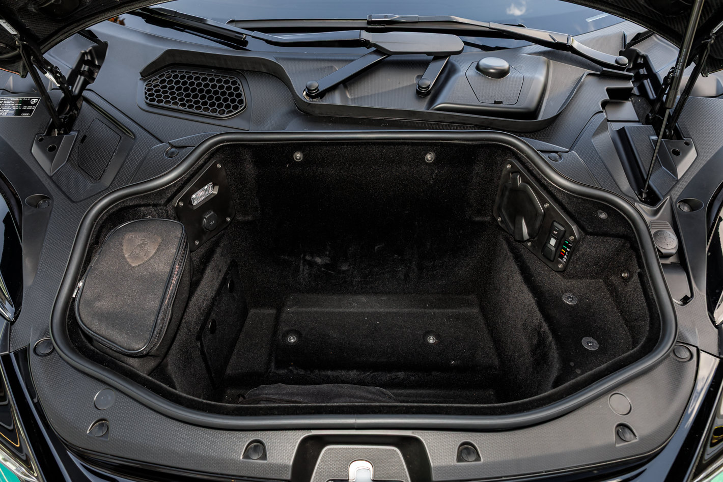 Used 2024 Lamborghini Revuelto AWD/4WD image 69