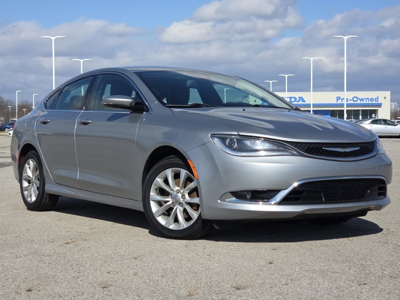 Used 2015 Chrysler 200 C image 2