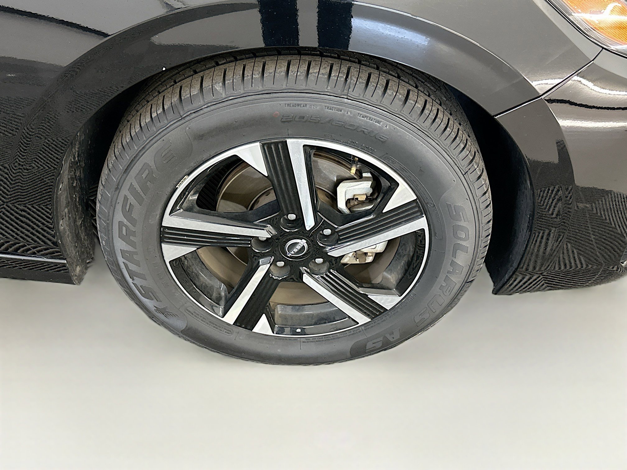 Used 2024 Nissan Sentra SV FWD image 11