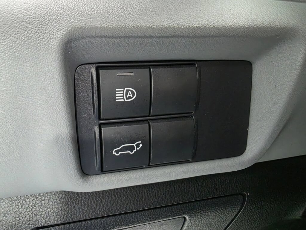 Used 2024 Toyota Highlander XLE AWD/4WD image 15