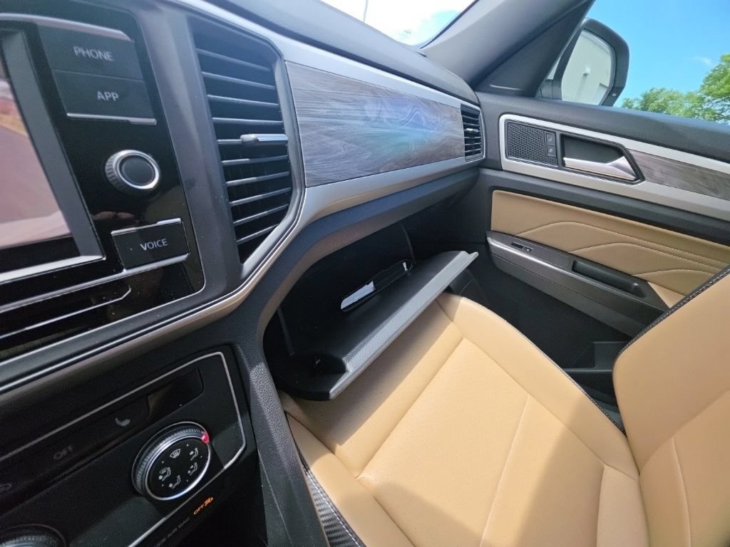 Used 2022 Volkswagen Atlas Cross Sport SE FWD image 22