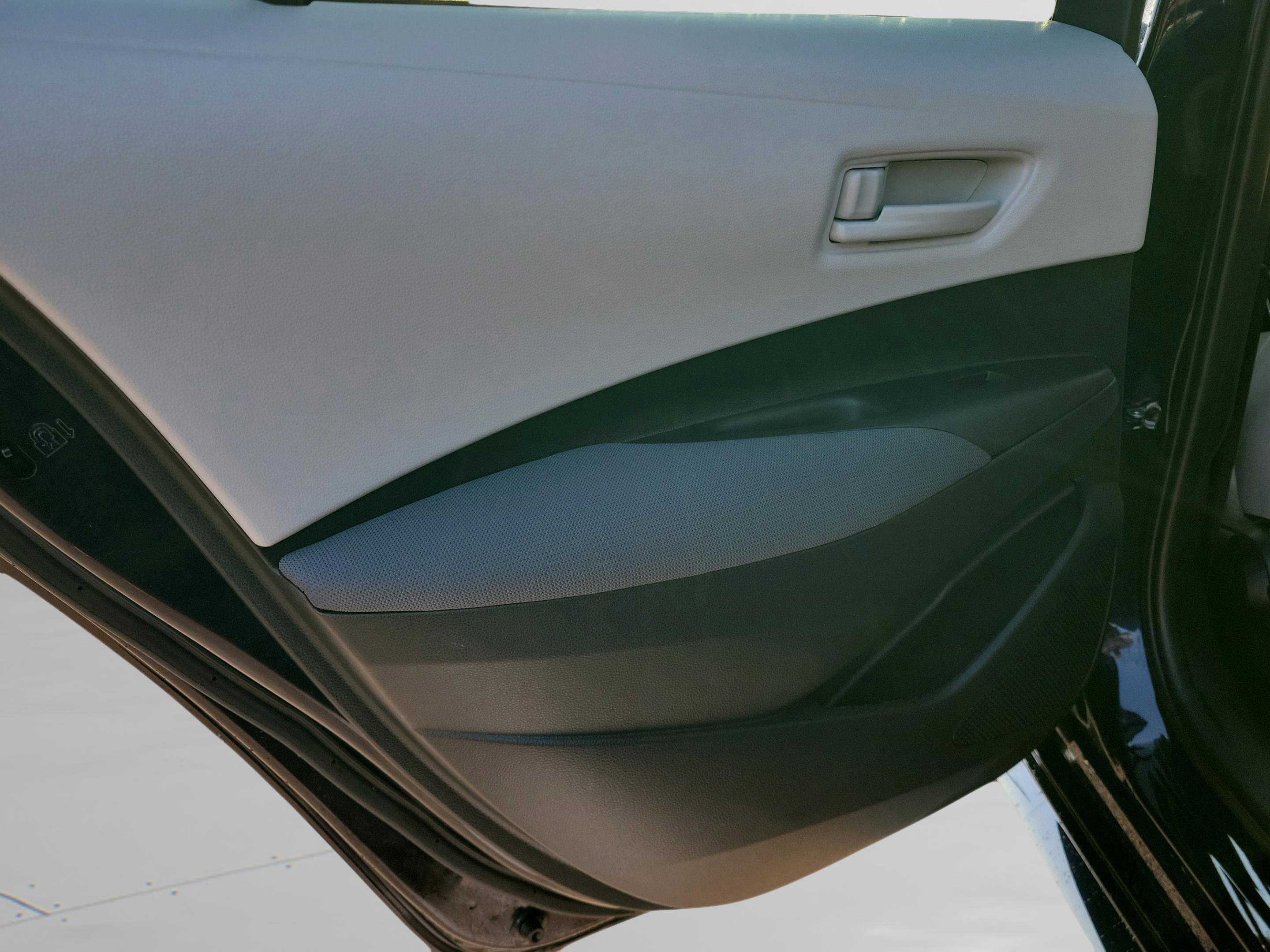 Used 2022 Toyota Corolla LE image 9