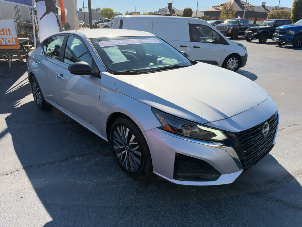 Used 2025 Nissan Altima 2.5 SV FWD image 3