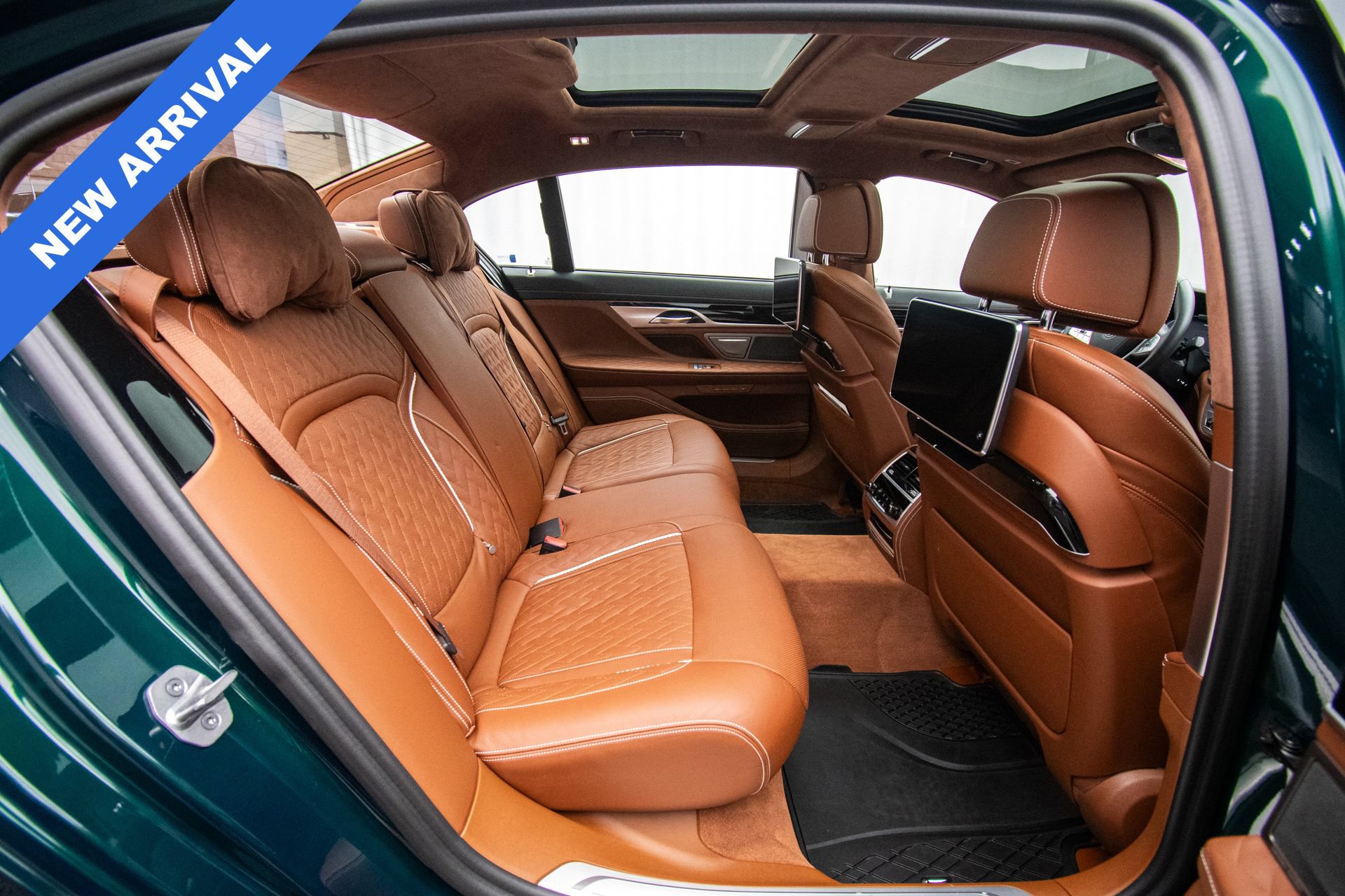 Used 2022 BMW ALPINA B7 xDrive w/ Luxury Rear Seating Package AWD/4WD image 17