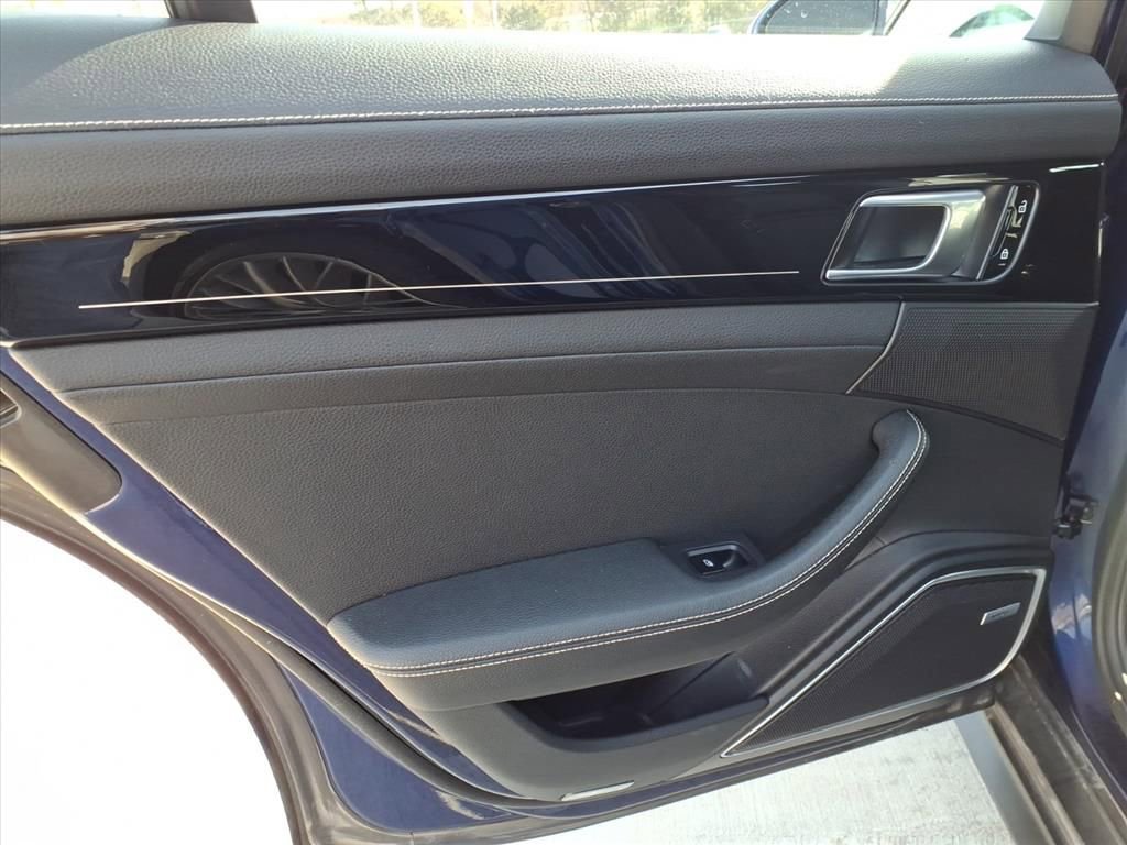 Used 2020 Porsche Panamera 4 image 11