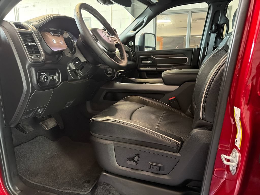 Used 2026 RAM 3500 Laramie AWD/4WD image 4