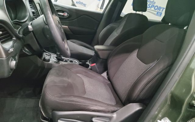 Used 2021 Jeep Cherokee Latitude AWD/4WD image 38