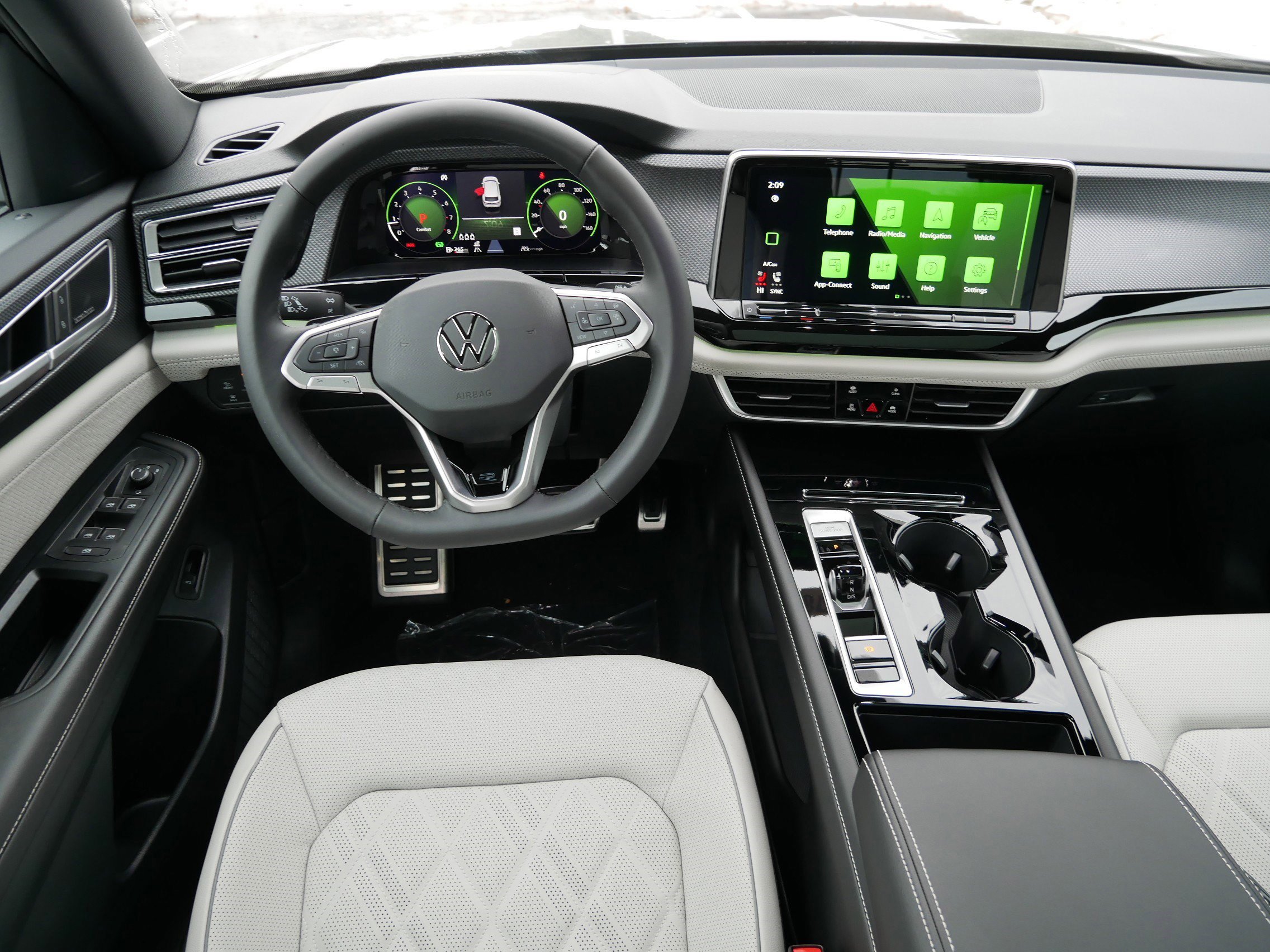 New 2026 Volkswagen Atlas Cross Sport SEL Premium R-Line image 9