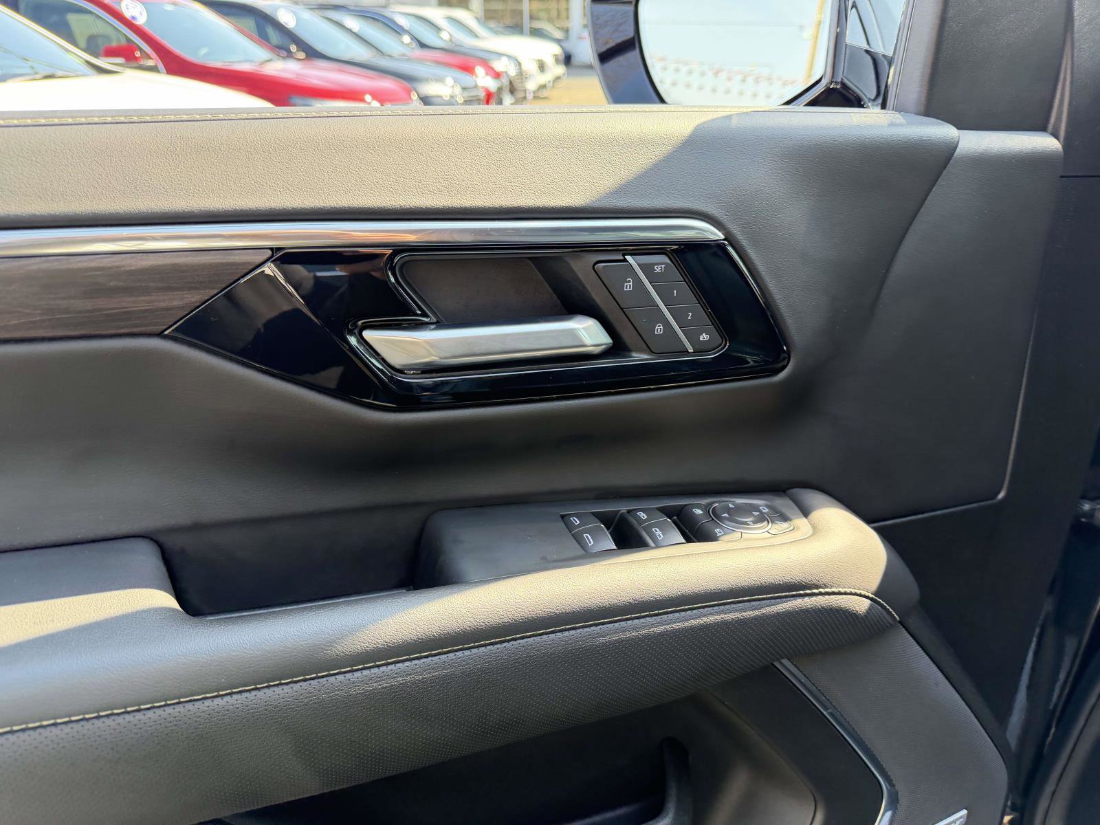 Certified 2025 Chevrolet Suburban Premier AWD/4WD image 19
