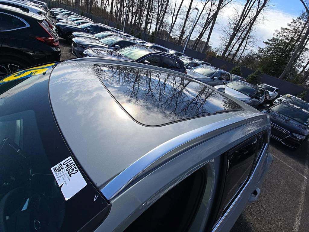 Used 2025 Volvo XC40 B5 Core image 8