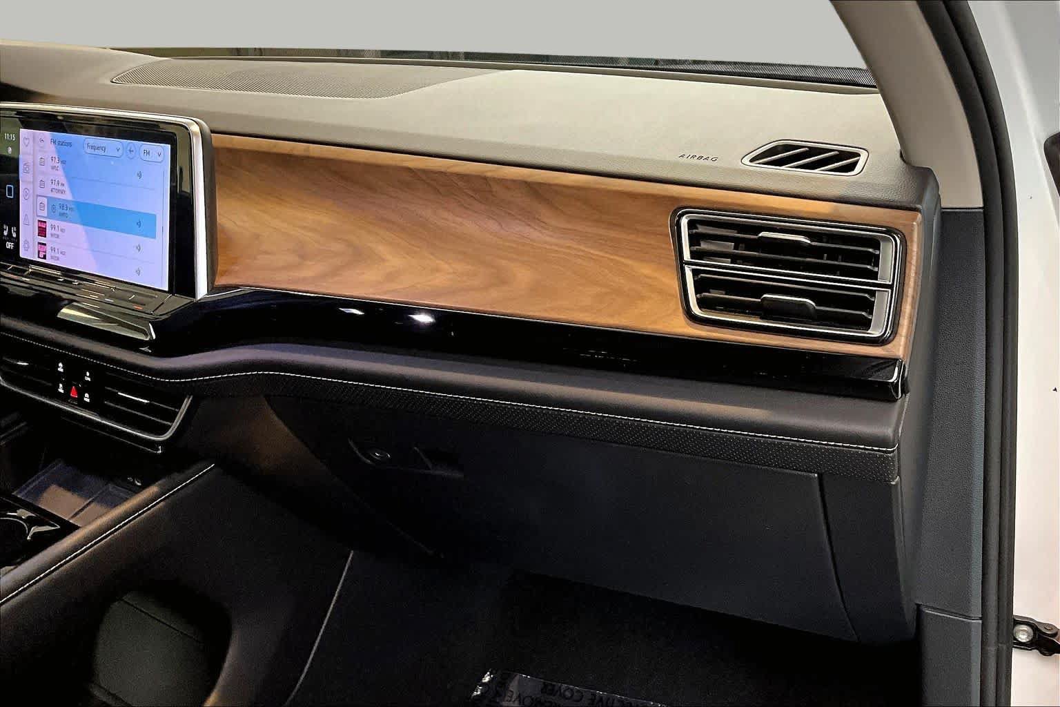 Used 2024 Volkswagen Atlas SE FWD image 18