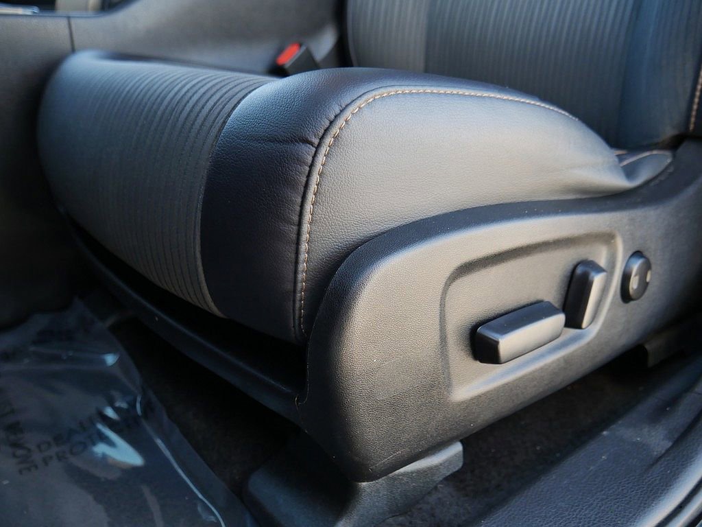 Used 2016 Toyota Highlander Plus AWD/4WD image 12