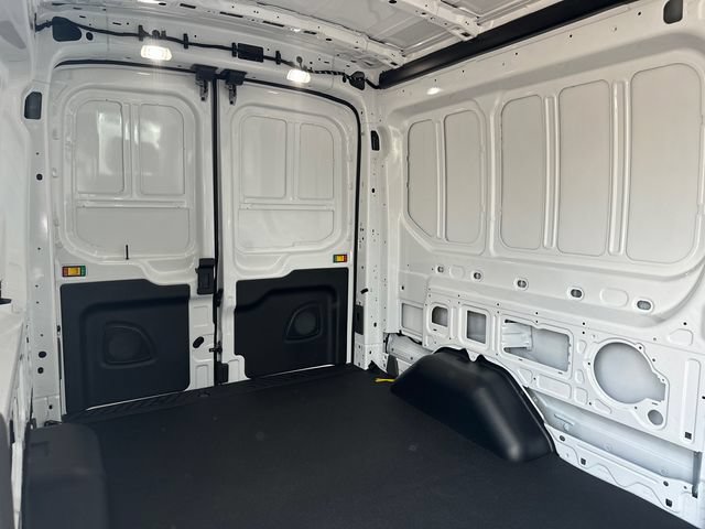 New 2026 Ford Transit 250 148 Medium Roof RWD image 17