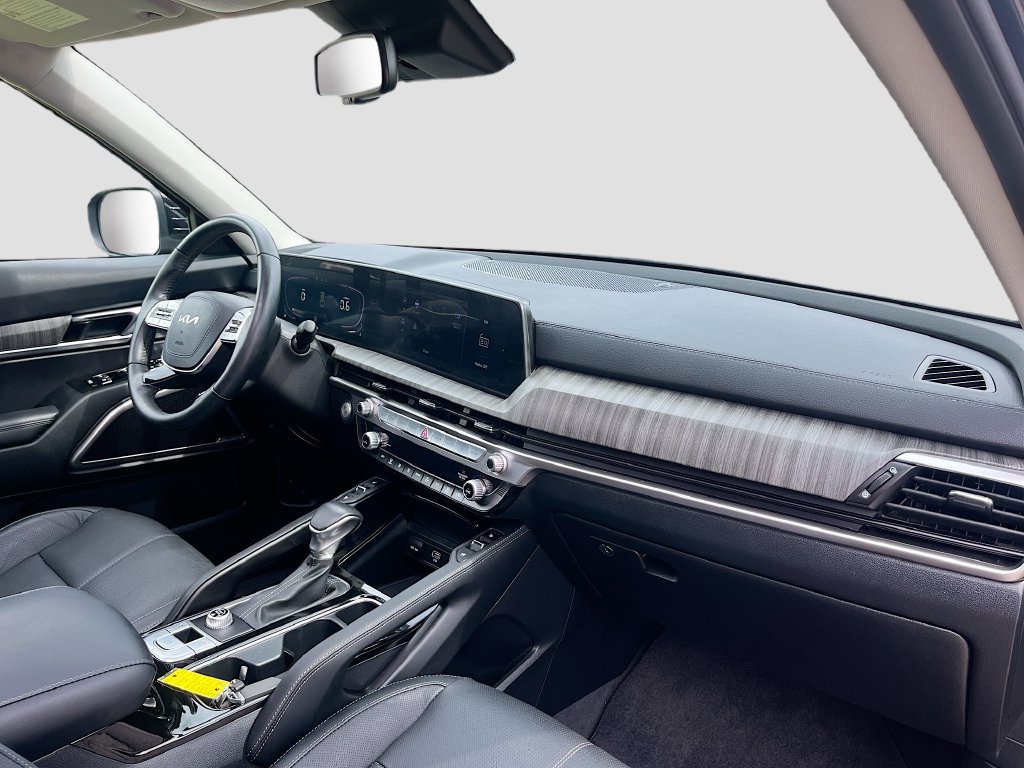 Used 2025 Kia Telluride EX w/ EX Captain's Chair Package FWD image 30