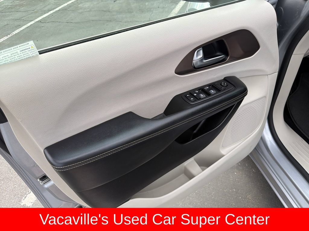 Used 2021 Chrysler Voyager LX FWD image 10