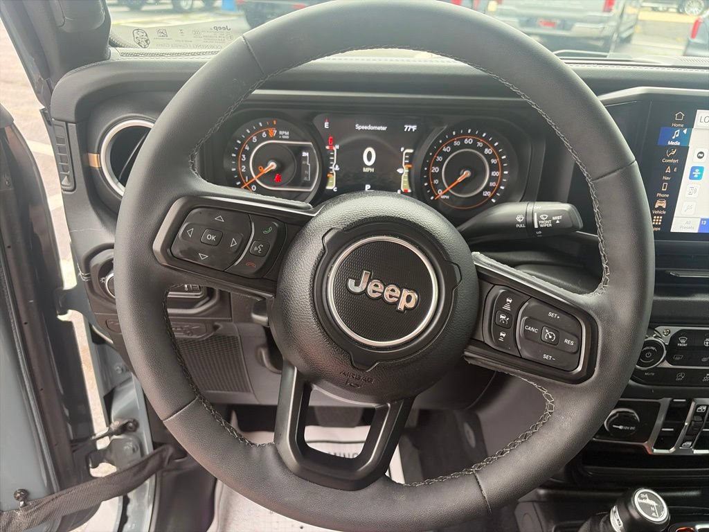 Used 2025 Jeep Gladiator Sport AWD/4WD image 19