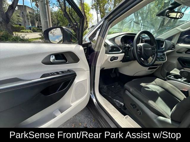 Certified 2020 Chrysler Pacifica Touring w/ Advanced Safetytec Group FWD image 15