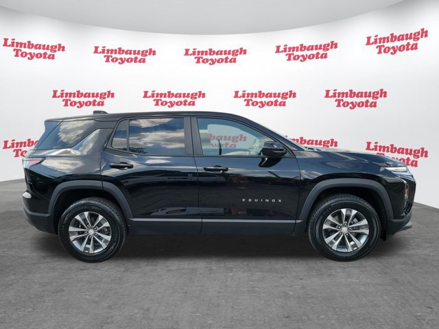 Used 2026 Chevrolet Equinox LT w/ Convenience Package II FWD image 2