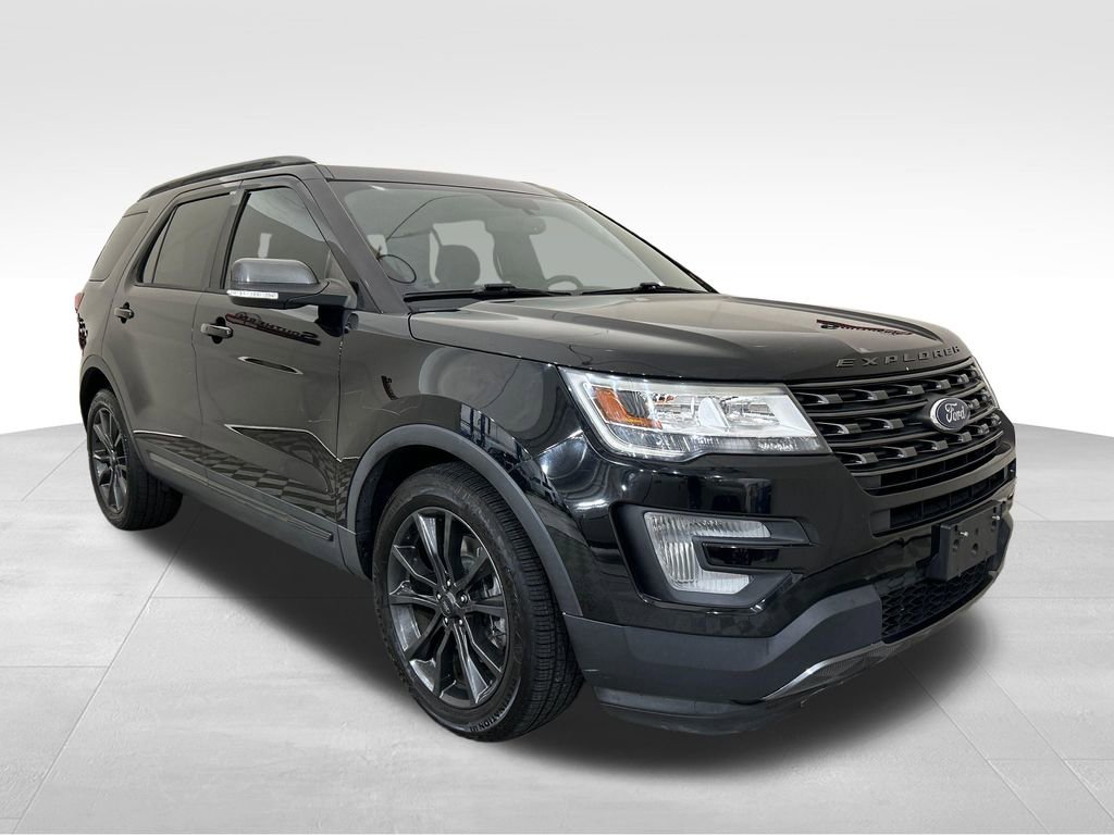 Used 2017 Ford Explorer XLT w/ Equipment Group 202A image 7