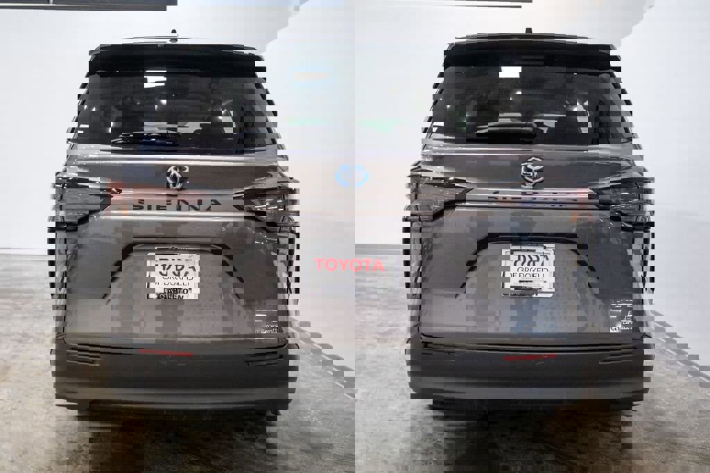 Used 2024 Toyota Sienna LE image 6