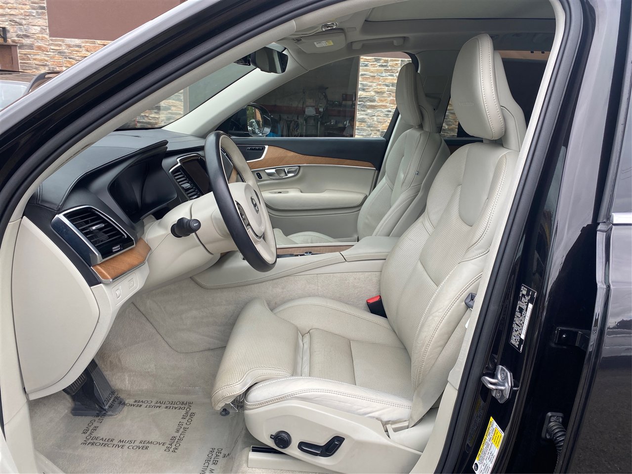 Used 2016 Volvo XC90 T6 Inscription w/ Vision Package image 9