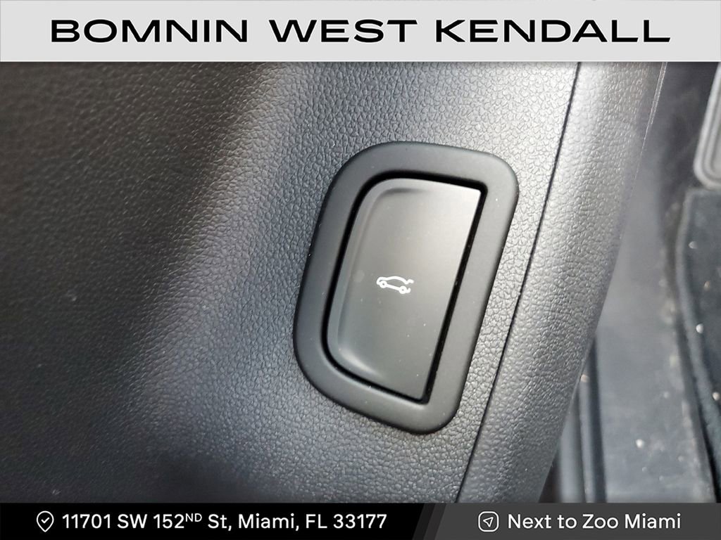 Used 2025 Chevrolet Traverse LT w/ Driver Confidence Package image 25