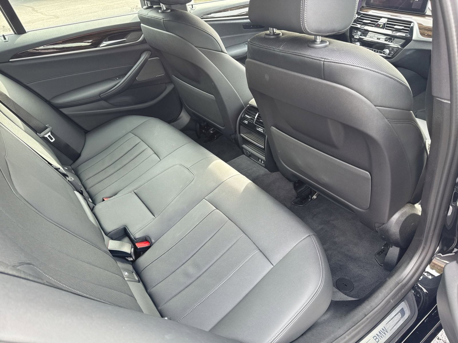 Used 2022 BMW 540i xDrive w/ Premium Package image 32