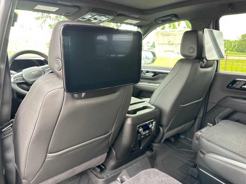 New 2026 Chevrolet Suburban RST w/ RST Capability Package AWD/4WD image 17