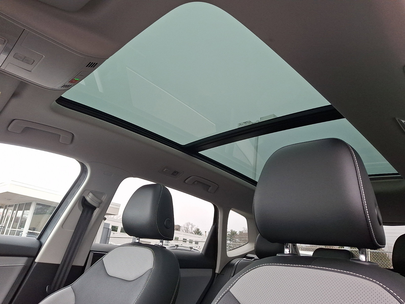 Used 2022 Volkswagen Taos SEL image 14