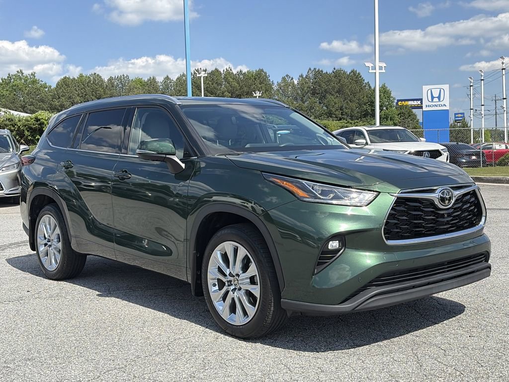 Used 2024 Toyota Highlander Limited FWD image 9