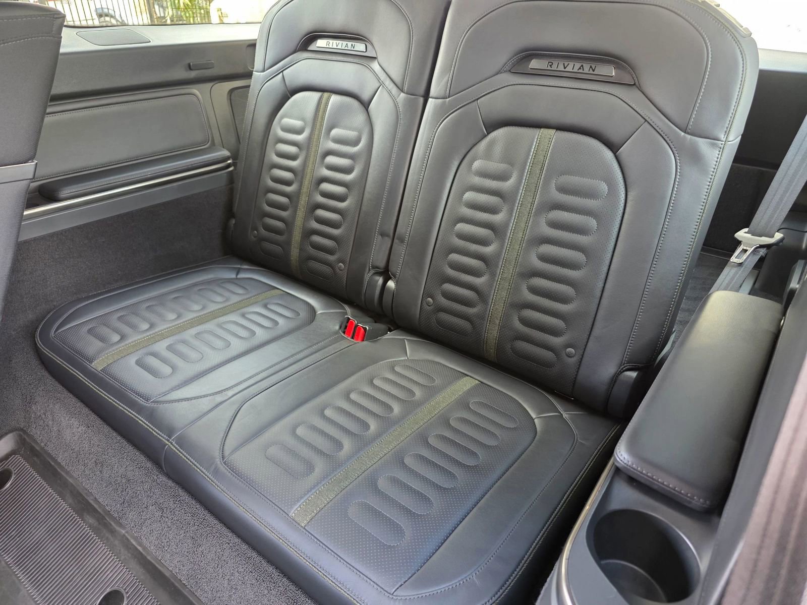 Used 2022 Rivian R1S Launch Edition image 40