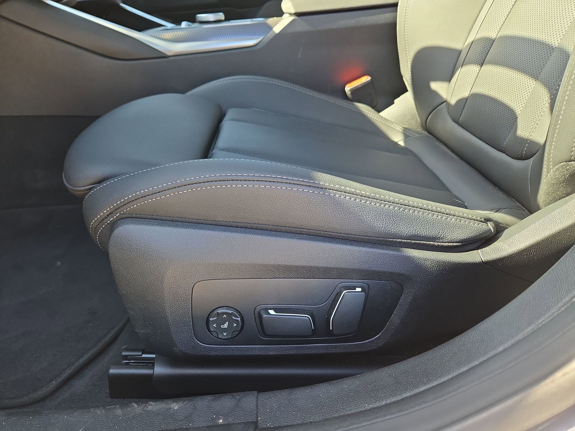 Used 2025 BMW 430i xDrive w/ Premium Package image 17