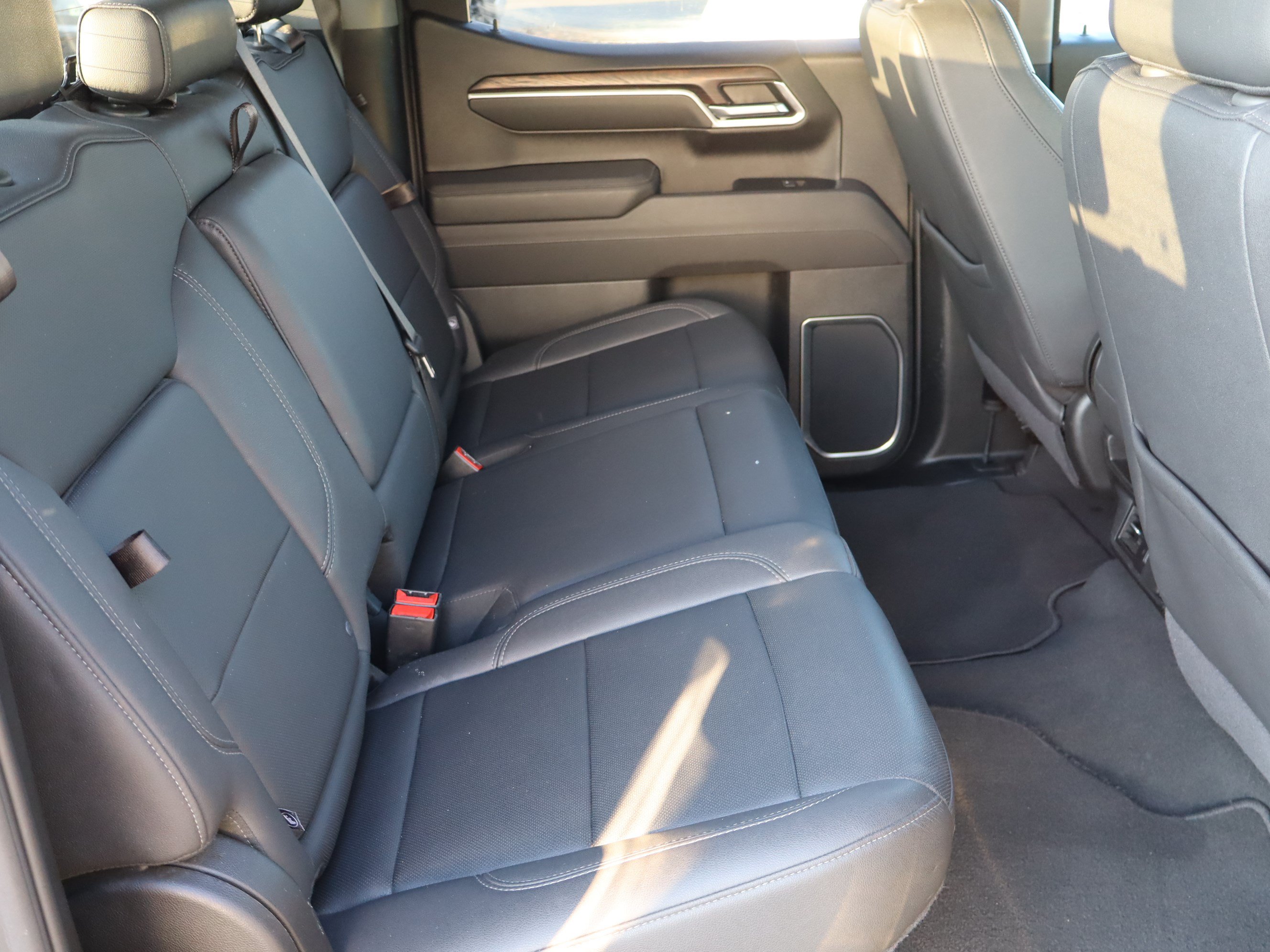 Used 2025 GMC Sierra 1500 SLT AWD/4WD image 33