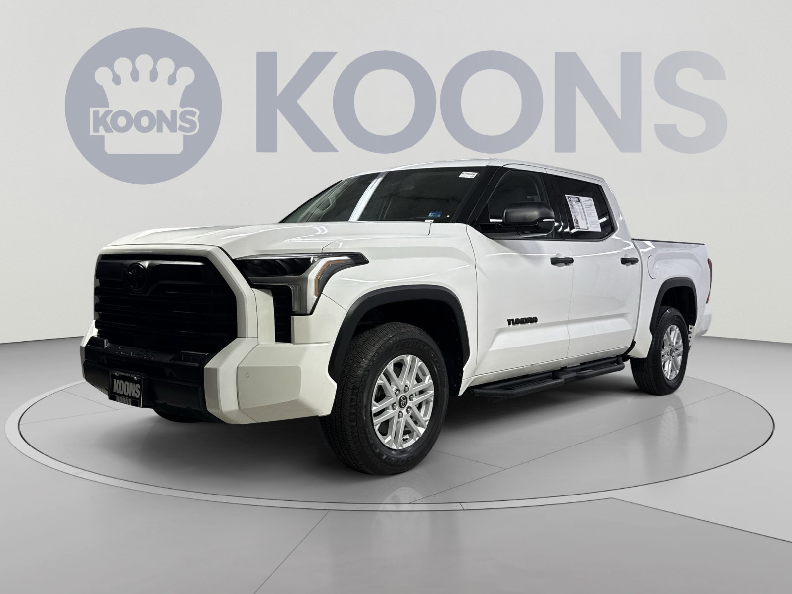 Used 2022 Toyota Tundra SR5 w/ SR5 Convenience Package AWD/4WD image 1