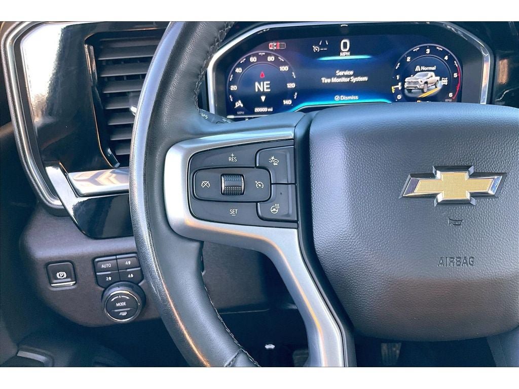 Used 2025 Chevrolet Silverado 3500 LTZ AWD/4WD image 20