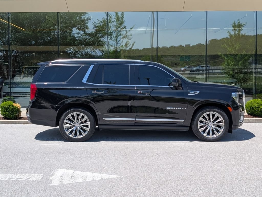 Used 2023 GMC Yukon Denali w/ Advanced Technology Package AWD/4WD image 7
