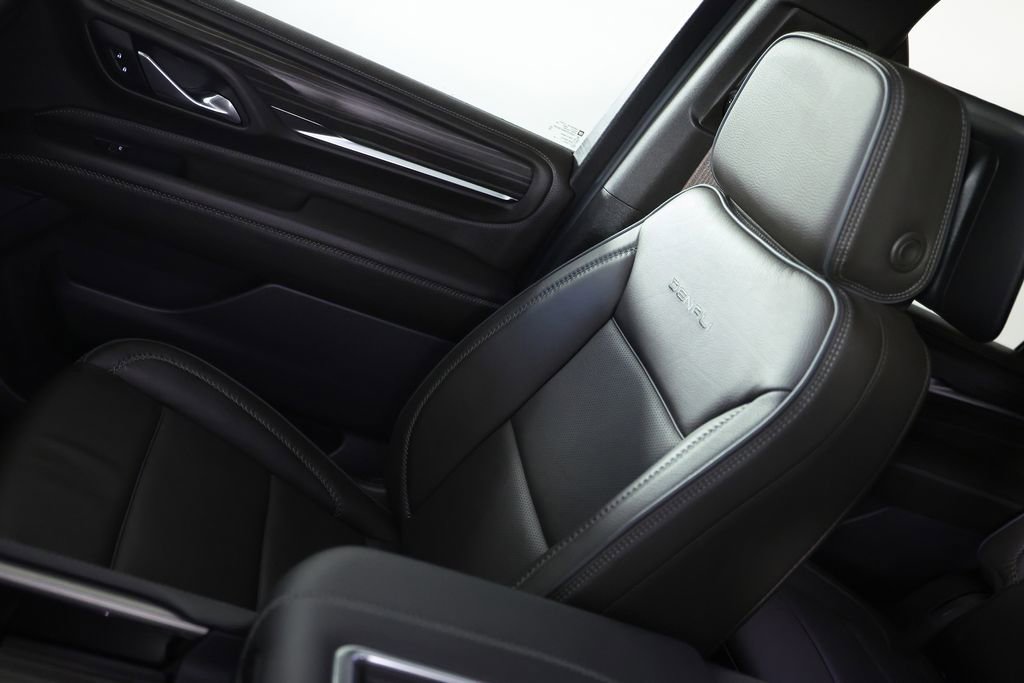 Used 2024 GMC Yukon Denali w/ Denali Reserve Package AWD/4WD image 45