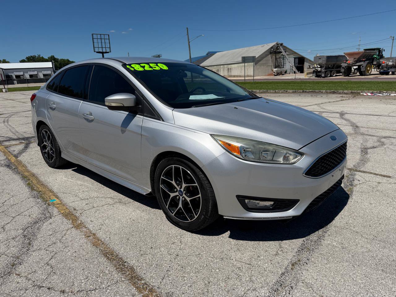 Used 2015 Ford Focus SE w/ SE Sport Package FWD image 2
