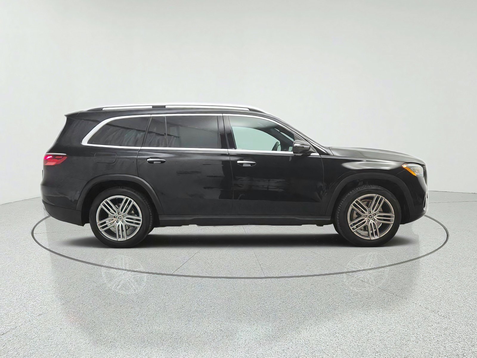 Certified 2026 Mercedes-Benz GLS 450 4MATIC image 4