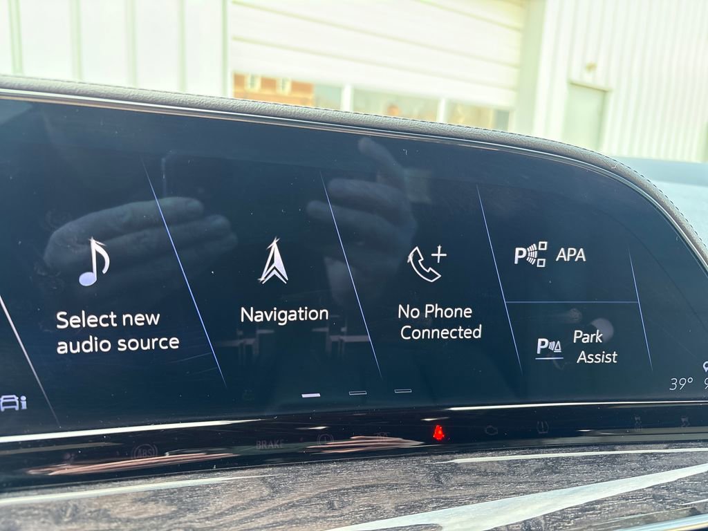 Used 2023 Cadillac Escalade Premium Luxury image 37