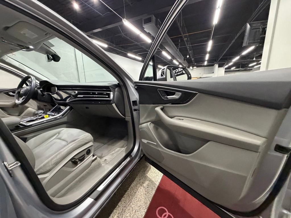 Used 2020 Audi Q7 3.0T Prestige w/ Prestige Package AWD/4WD image 35