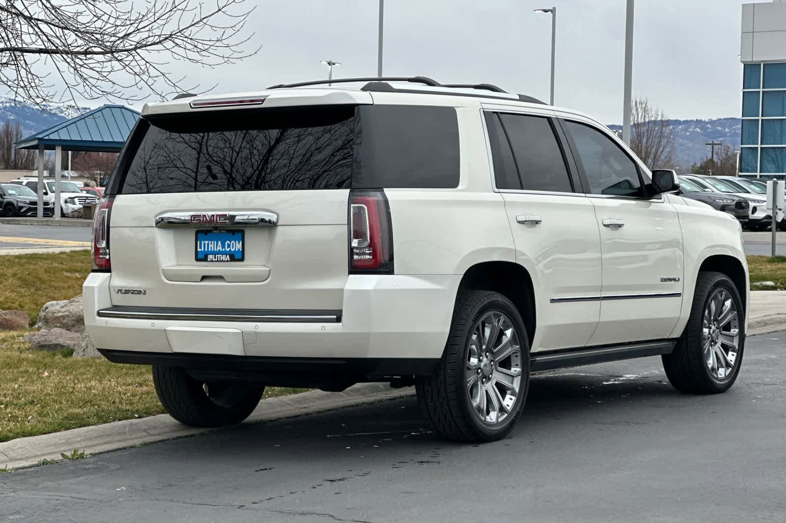 Used 2015 GMC Yukon Denali w/ Premium Package image 2