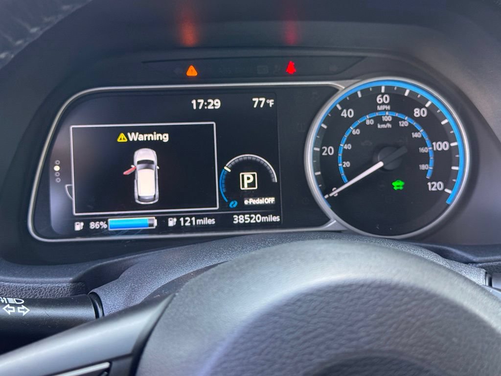 Certified 2018 Nissan Leaf SL w/ SL Technology Package FWD image 13
