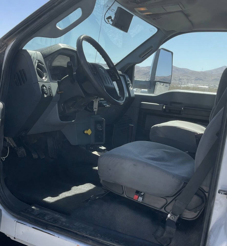 Used 2017 Ford F750 2WD Regular Cab Super Duty image 8