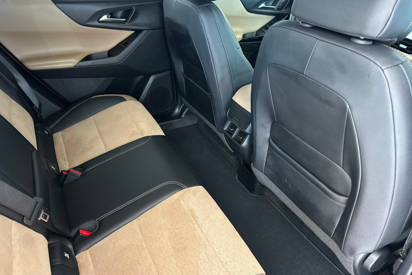 Used 2025 Chevrolet Equinox ACTIV FWD image 19