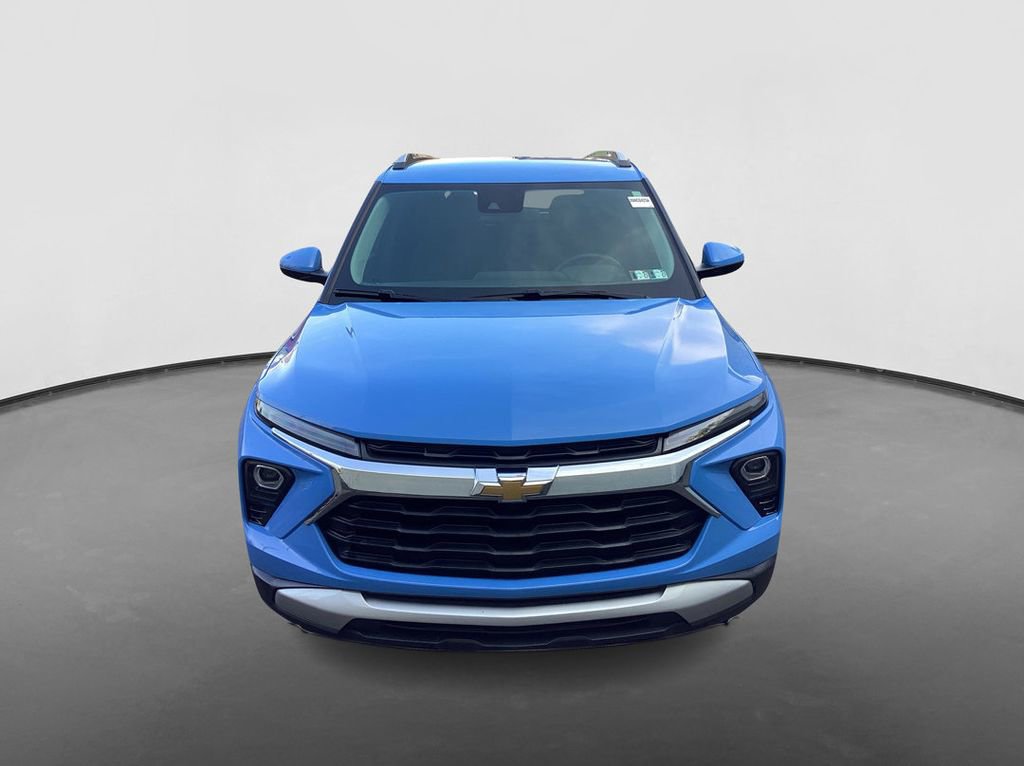 Used 2024 Chevrolet TrailBlazer LT w/ LT Cold Weather Package image 2