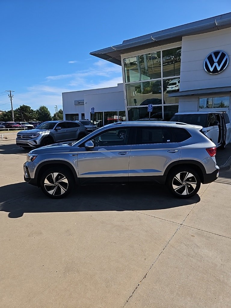 Used 2024 Volkswagen Taos SE image 8