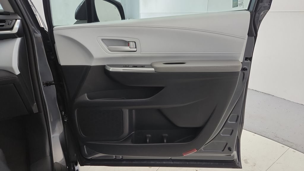Certified 2025 Toyota Sienna LE AWD/4WD image 18