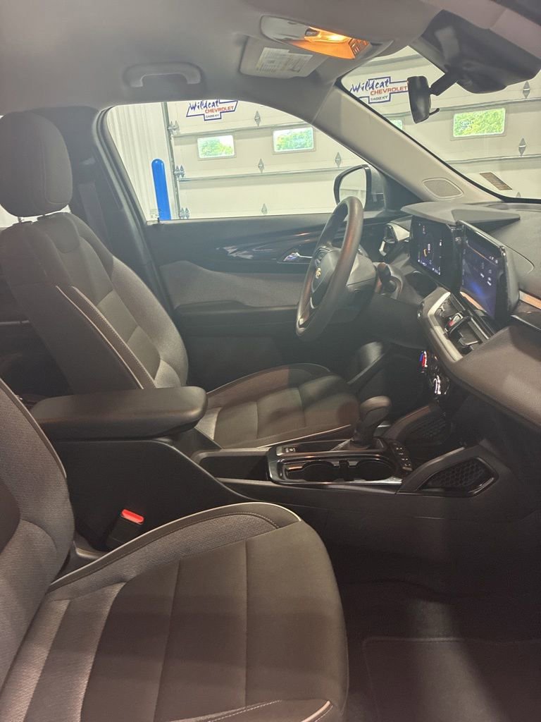 Used 2025 Chevrolet TrailBlazer LT AWD/4WD image 50
