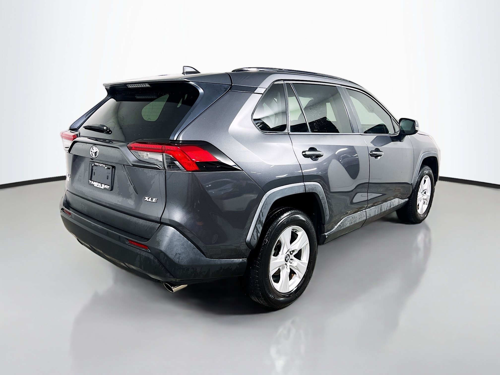 Used 2019 Toyota RAV4 XLE w/ Convenience Package FWD image 4